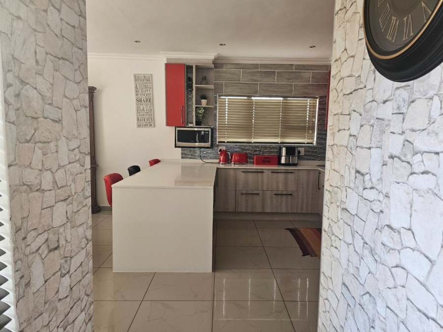 5 Bedroom Property for Sale in Wild Olive Estate Free State